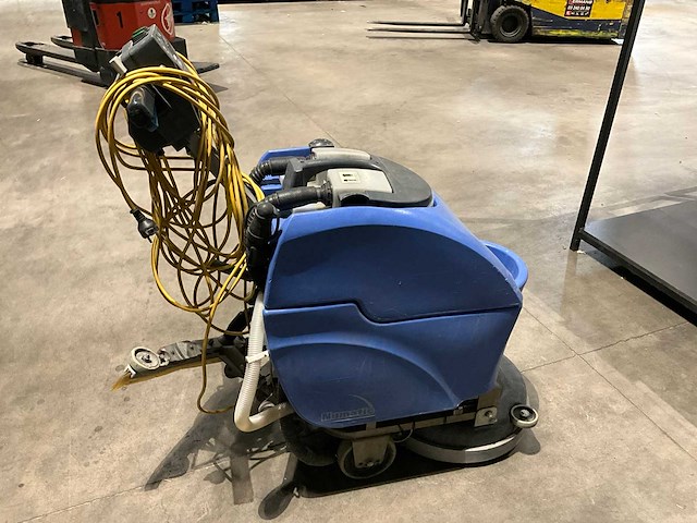 Numatic tt 3450s vloerreiniger - afbeelding 4 van  10