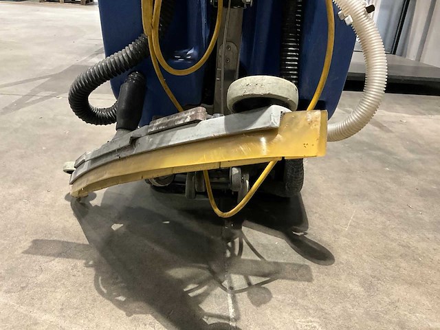 Numatic tt 3450s vloerreiniger - afbeelding 9 van  10