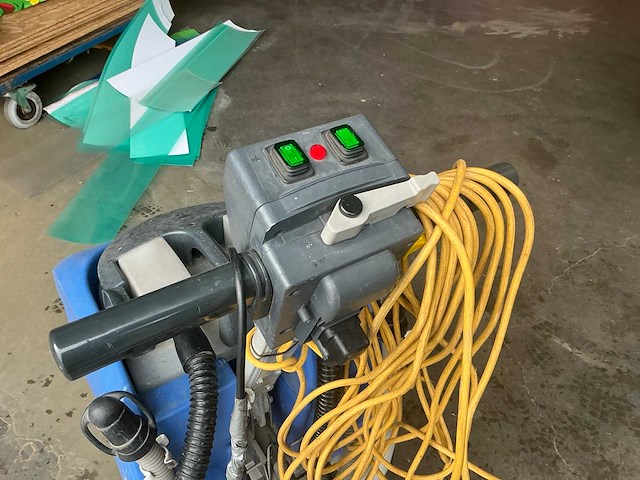 Numatic tt 3450s vloerreiniger - afbeelding 3 van  5