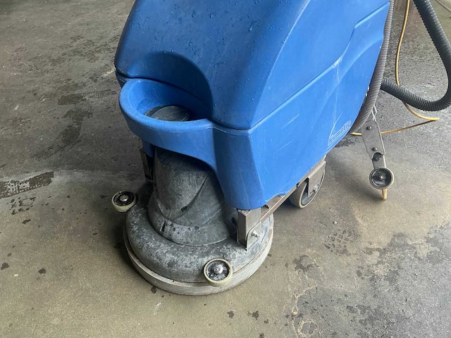 Numatic tt 3450s vloerreiniger - afbeelding 5 van  5