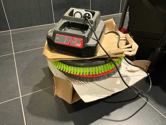 Numatic ttb3045n-xr accu vloerschrobmachine - afbeelding 3 van  8