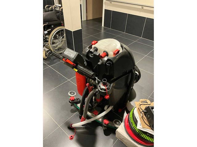 Numatic ttb3045n-xr accu vloerschrobmachine - afbeelding 4 van  8