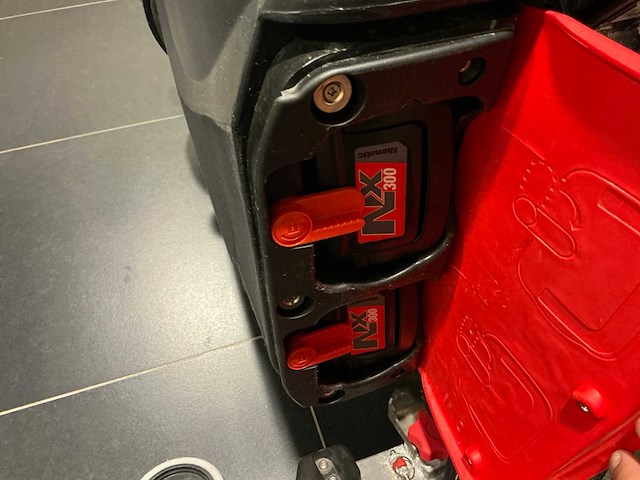 Numatic ttb3045n-xr accu vloerschrobmachine - afbeelding 7 van  8