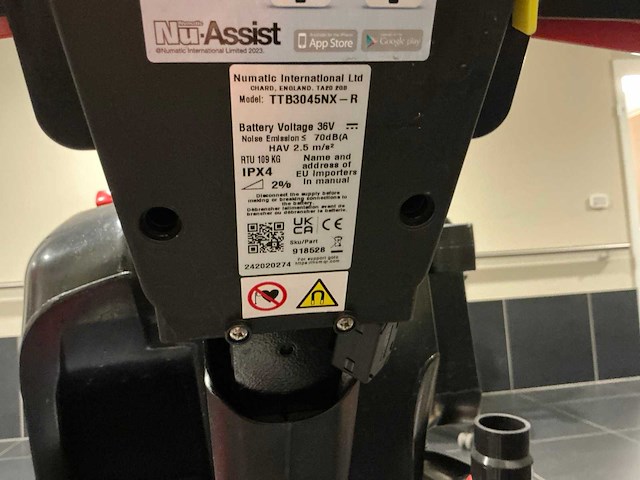 Numatic ttb3045n-xr accu vloerschrobmachine - afbeelding 8 van  8