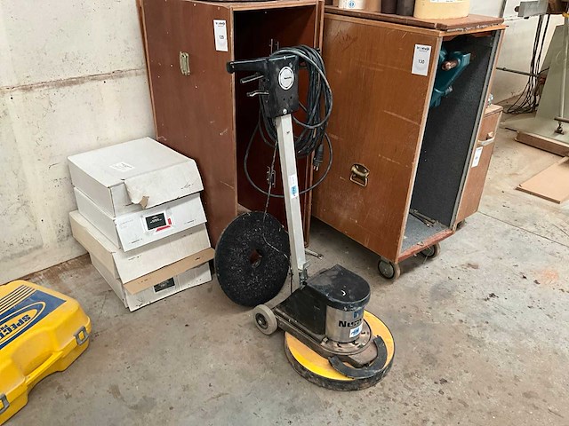 Numatic vlakschuurmachines-boenmachine vloer - afbeelding 1 van  4