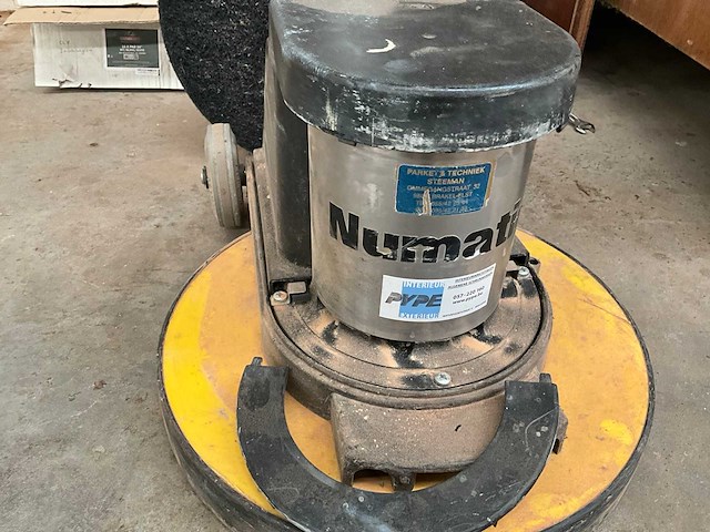 Numatic vlakschuurmachines-boenmachine vloer - afbeelding 2 van  4