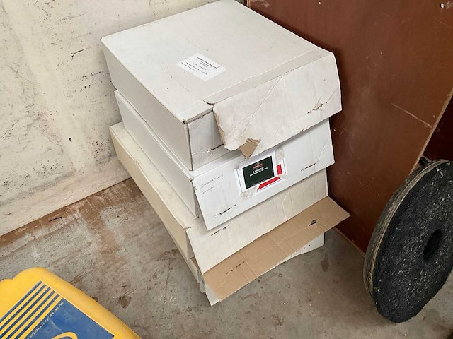 Numatic vlakschuurmachines-boenmachine vloer - afbeelding 4 van  4