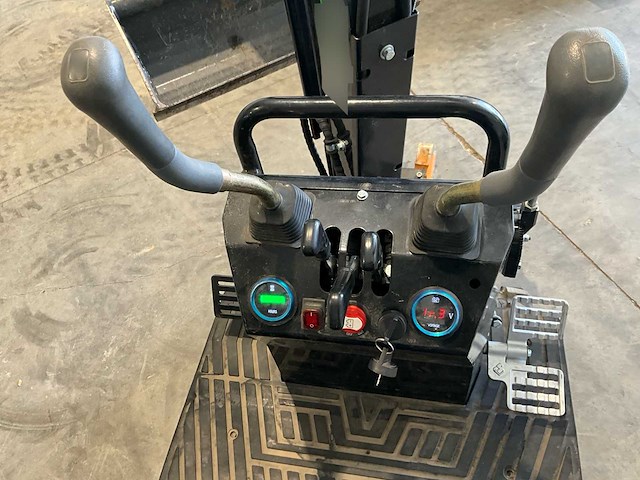 Nuoman - 0.6t - minigraafmachine side-swing - afbeelding 14 van  16