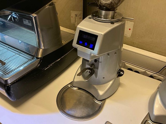 Nuova simonelli aurelia ii met fiorenzato f64/e koffiemolen koffie- & espressomachines - afbeelding 5 van  10