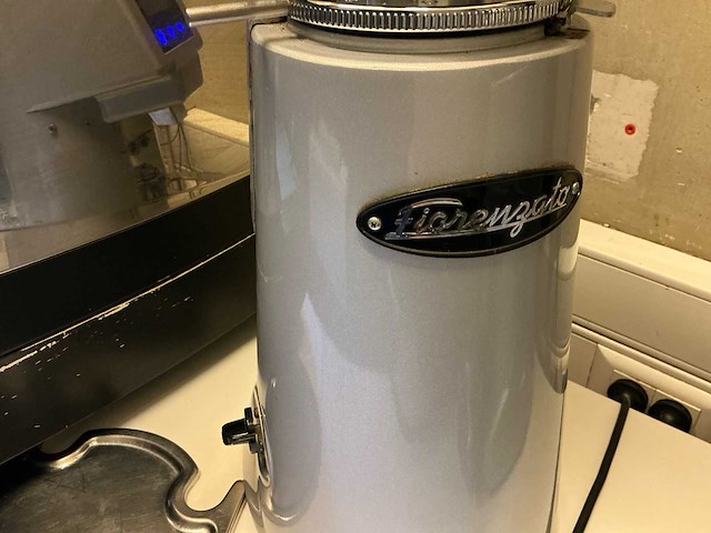 Nuova simonelli aurelia ii met fiorenzato f64/e koffiemolen koffie- & espressomachines - afbeelding 8 van  10