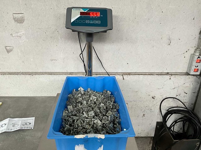 Nvent 5.59 kg houders voor kabelbinders met flensklem - afbeelding 1 van  7