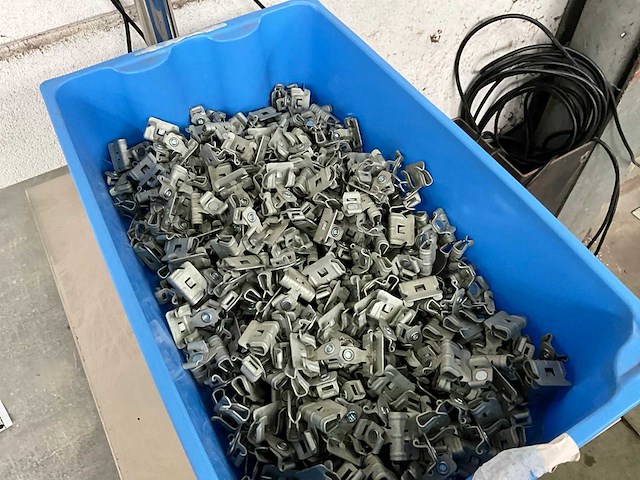 Nvent 5.59 kg houders voor kabelbinders met flensklem - afbeelding 4 van  7