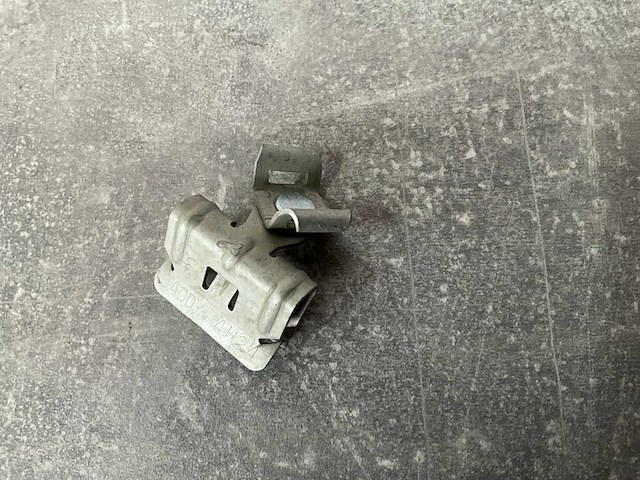 Nvent 5.59 kg houders voor kabelbinders met flensklem - afbeelding 6 van  7