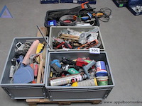 O.a. diverse handgereedschap verf- en schoonmaakbenodigdheden elektrische gereedschap toebehoren - afbeelding 1 van  4