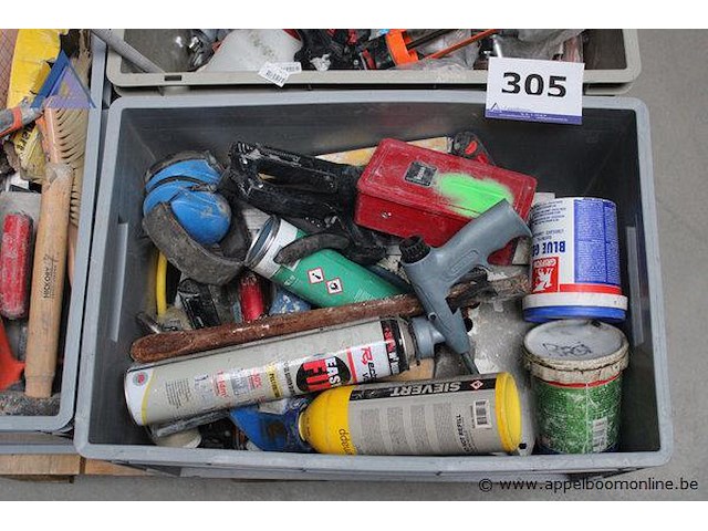 O.a. diverse handgereedschap verf- en schoonmaakbenodigdheden elektrische gereedschap toebehoren - afbeelding 2 van  4