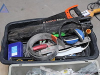 O.a. diverse handgereedschap verf- en schoonmaakbenodigdheden elektrische gereedschap toebehoren - afbeelding 4 van  4