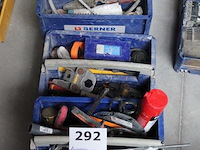 O.a. handgereedschap diversenijzerschaarverfrollerdiversen in berner bakken - berner - afbeelding 1 van  3