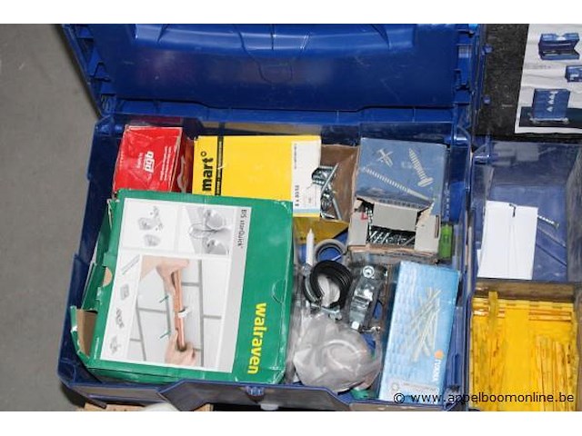 O.a. set bevestigingsmaterialen - berner - diverse maten kunststof clips - diverse maten bevestigingsschroeven - diverse maten plastic pluggen - diverse maten accessoireboxen - berner - leeg - afbeelding 3 van  4