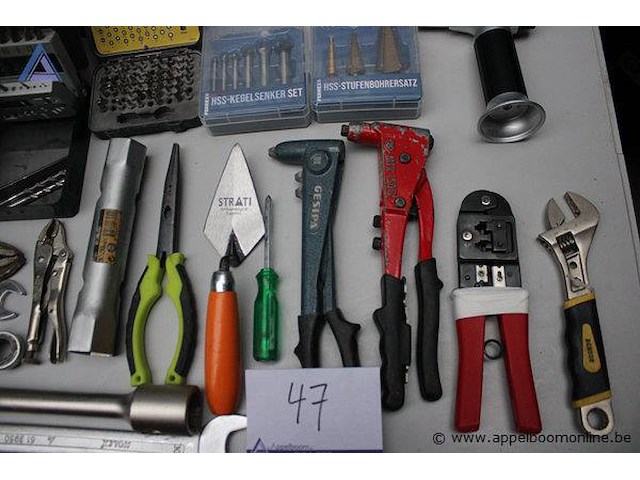 O.a. set boorbits - diverse maten stanleymes verstelbare sleutel gereedschapset - diverse items kegelsnijkers set nietpistool - gespia gasbrander krimptang - afbeelding 3 van  4