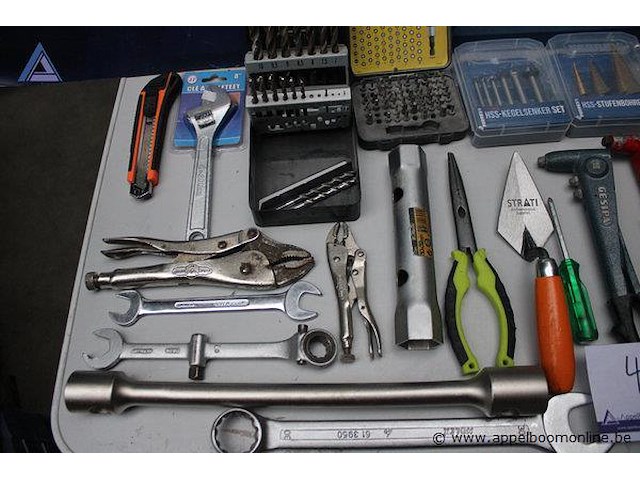 O.a. set boorbits - diverse maten stanleymes verstelbare sleutel gereedschapset - diverse items kegelsnijkers set nietpistool - gespia gasbrander krimptang - afbeelding 4 van  4