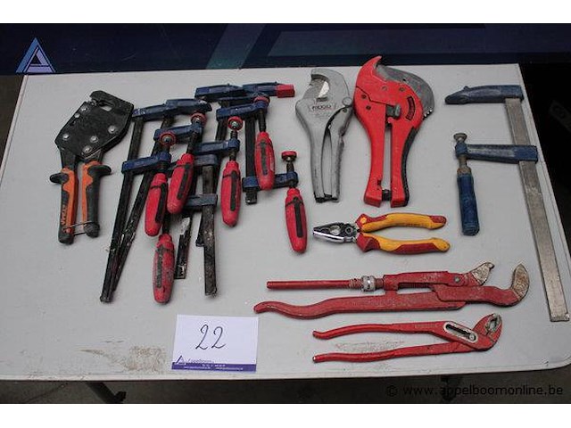 O.a. set lijmklemmen - diverse maten krimptang - mannesmann pijpsnijder - ridgid waterpomptang handgereedschap diversen - afbeelding 1 van  3