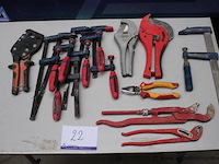 O.a. set lijmklemmen - diverse maten krimptang - mannesmann pijpsnijder - ridgid waterpomptang handgereedschap diversen