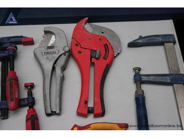O.a. set lijmklemmen - diverse maten krimptang - mannesmann pijpsnijder - ridgid waterpomptang handgereedschap diversen - afbeelding 3 van  3