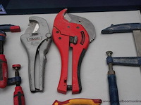 O.a. set lijmklemmen - diverse maten krimptang - mannesmann pijpsnijder - ridgid waterpomptang handgereedschap diversen - afbeelding 3 van  3