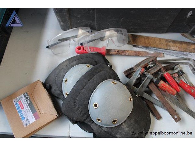 O.a. set lijmklemmen - diverse maten set vijlen - diverse maten set schroevendraaiers - diverse maten stanleymes handgereedschap diversen - afbeelding 2 van  3