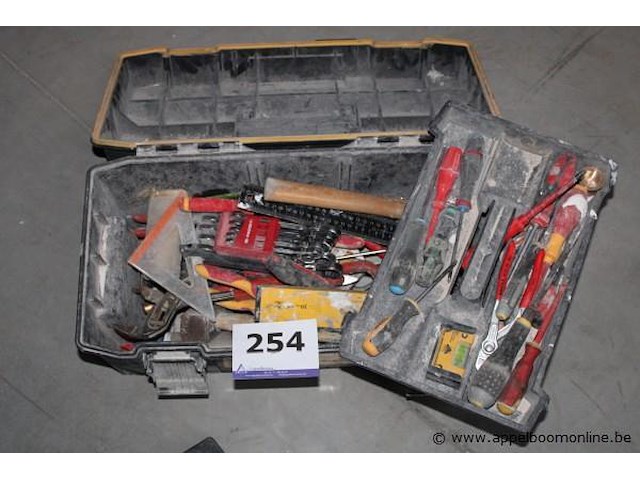 O.a. set schroevendraaiers - diverse maten set steeksleutels - diverse maten hamer meetgereedschap handgereedschap diversen - afbeelding 1 van  2