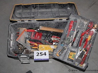 O.a. set schroevendraaiers - diverse maten set steeksleutels - diverse maten hamer meetgereedschap handgereedschap diversen - afbeelding 1 van  2