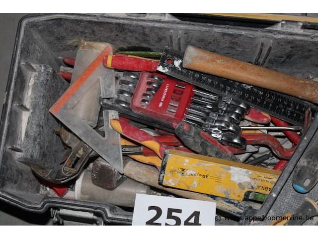 O.a. set schroevendraaiers - diverse maten set steeksleutels - diverse maten hamer meetgereedschap handgereedschap diversen - afbeelding 2 van  2