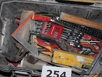 O.a. set schroevendraaiers - diverse maten set steeksleutels - diverse maten hamer meetgereedschap handgereedschap diversen - afbeelding 2 van  2