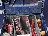 O.a. set schroevendraaiers - diverse maten set tangen - diverse maten set moersleutels - diverse maten kitpistool handgereedschap diversen - afbeelding 1 van  3