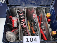 O.a. set schroevendraaiers - diverse maten set tangen - diverse maten set moersleutels - diverse maten kitpistool handgereedschap diversen - afbeelding 2 van  3