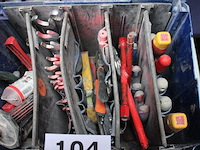 O.a. set schroevendraaiers - diverse maten set tangen - diverse maten set moersleutels - diverse maten kitpistool handgereedschap diversen - afbeelding 3 van  3