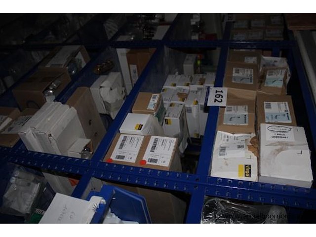 O.a. set thermostatische mengkranen - viega - diverse types set inbouwdozen - viega - diverse types set verbindingselementen - viega - diverse types set buisklemmen - viega - diverse types installatiemateriaal diversen - afbeelding 1 van  4