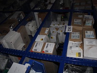 O.a. set thermostatische mengkranen - viega - diverse types set inbouwdozen - viega - diverse types set verbindingselementen - viega - diverse types set buisklemmen - viega - diverse types installatiemateriaal diversen - afbeelding 1 van  4