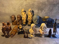 Object - set beelden en decoratieve objecten – hout, hars, steen en metaal - afbeelding 1 van  7