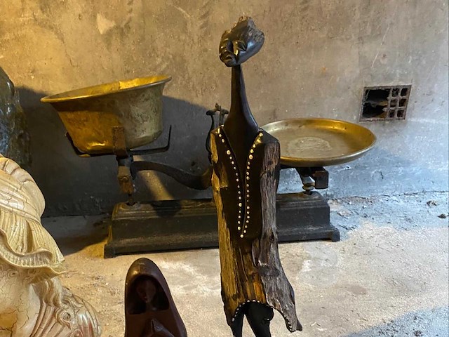 Object - set beelden en decoratieve objecten – hout, hars, steen en metaal - afbeelding 5 van  7