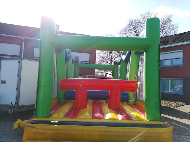 Obstacle course & bouncy castle - afbeelding 1 van  4