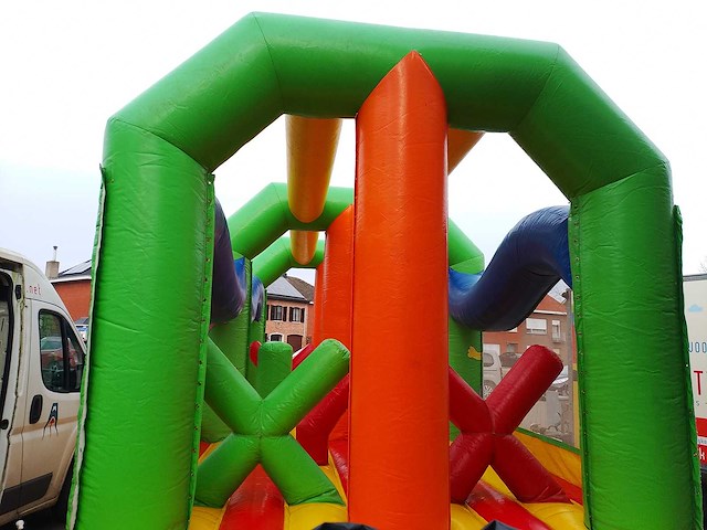Obstacle course & bouncy castle - afbeelding 1 van  6
