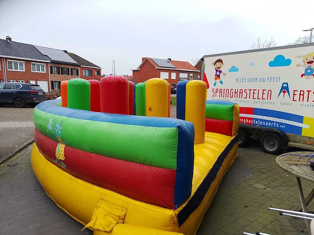 Obstacle course & bouncy castle - afbeelding 1 van  4
