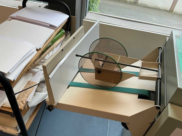 Océ 80 manuele plooi- en nietmachine - afbeelding 2 van  7