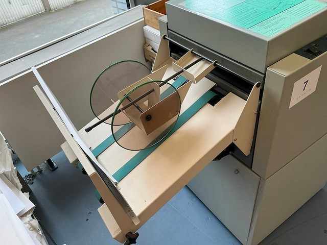 Océ 80 manuele plooi- en nietmachine - afbeelding 3 van  7