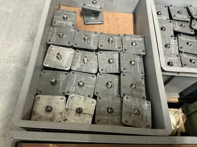 Octanorm doppelboden modulaire beursstandvloer - afbeelding 7 van  8