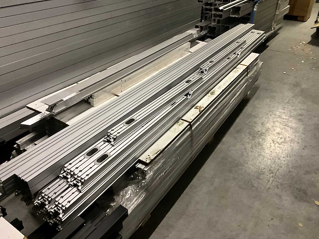 Octanorm maxima standenbouw grote partij aluminium systeem - afbeelding 26 van  27