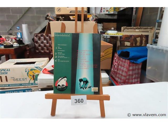 October - afbeelding 2 van  2