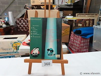 October - afbeelding 2 van  2