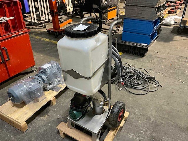 Oeg mobiel solar spoelstation - afbeelding 1 van  5